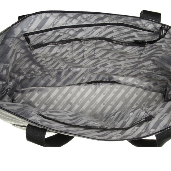 LeSportsac Lg. Expandable Rip Stop Nylon Bag - Picture 3 of 8